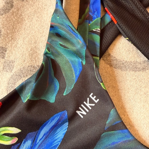 Nike Indy Light Hypr Femme Tropical Print Sports Bra - Picture 5 of 9